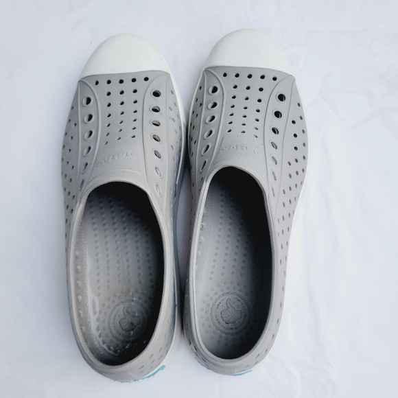 Native Unisex Gray Jefferson Slip-on Perforated Shoe - size M7/W9 - Picture 4 of 8